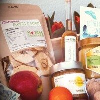 Regionale Produkte wie Apfelchips, Honig, Fruchtaufstrich und Mandellikör von Moriss Obstplantagen