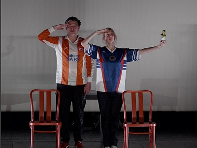 Hinter Gottes Füßen - Theater Hinter Gottes Füßen - Theater