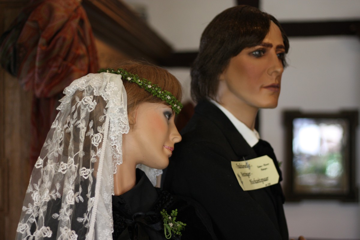 Tüöttenmuseum Mettingen Brautpaar.JPG