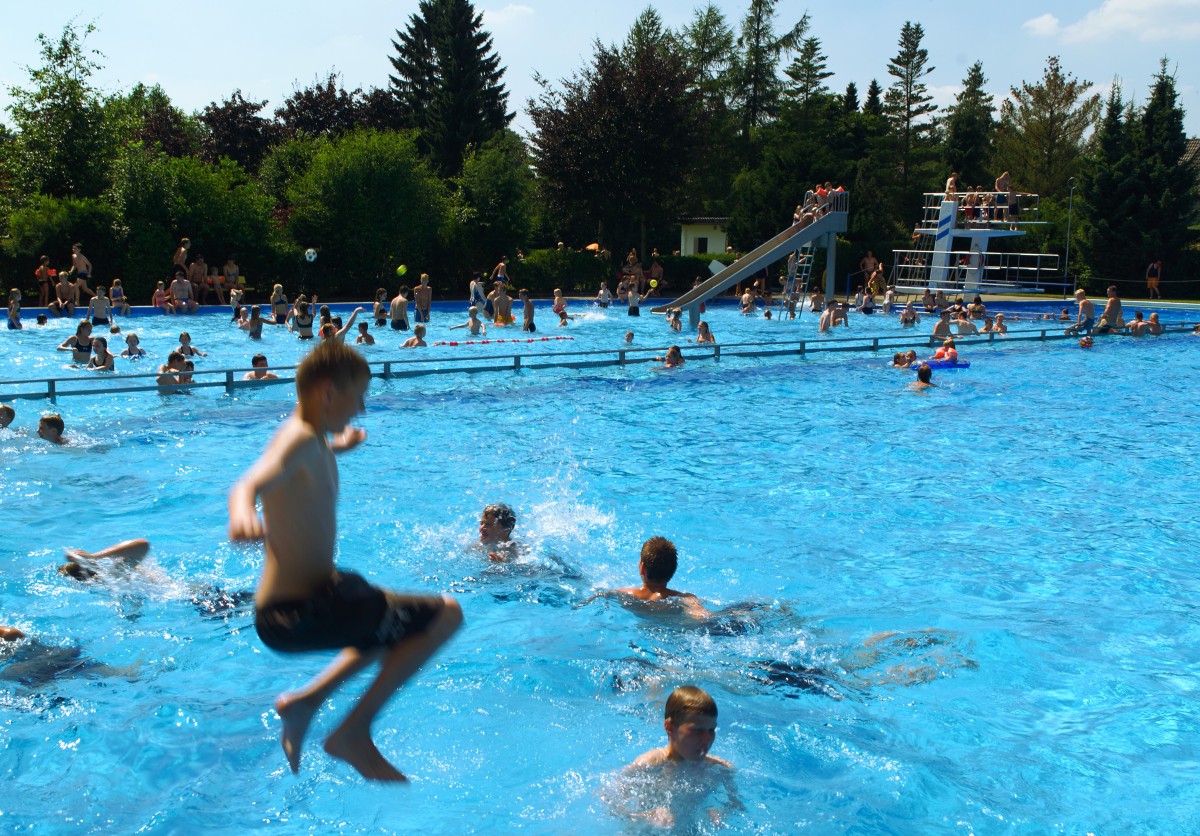 freibad-hagen-mit-sprungturm_cc_gemeinde-hagen-atw