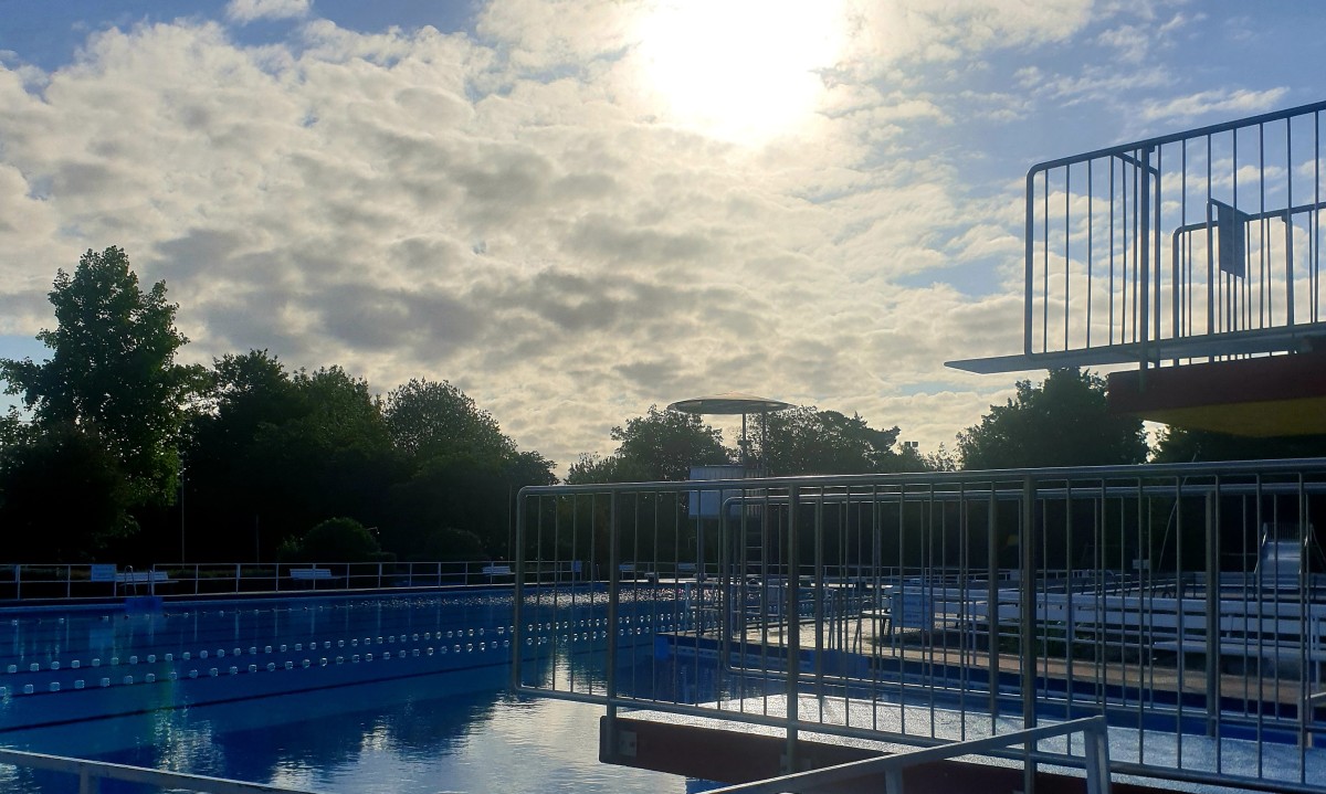 Sonnenaufgang im Schwimmbad