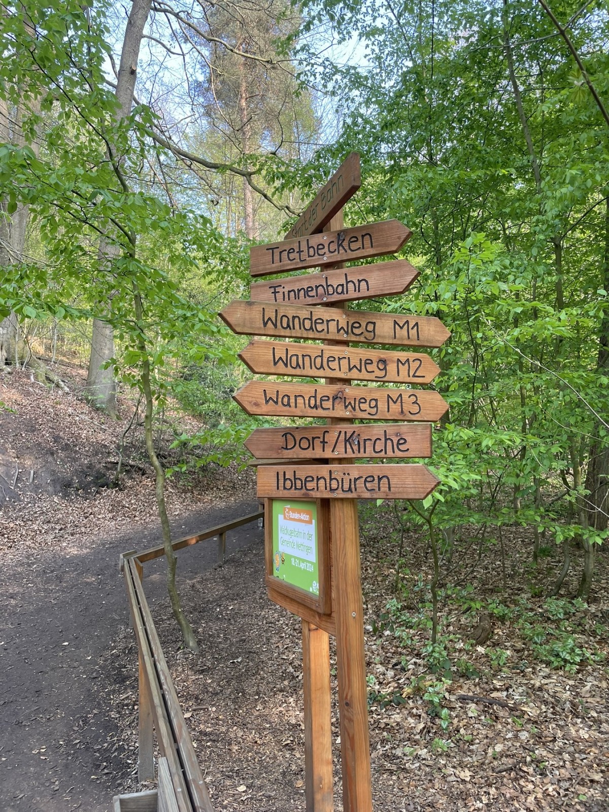 Wegweiser an der Waldkugelbahn in Mettingen