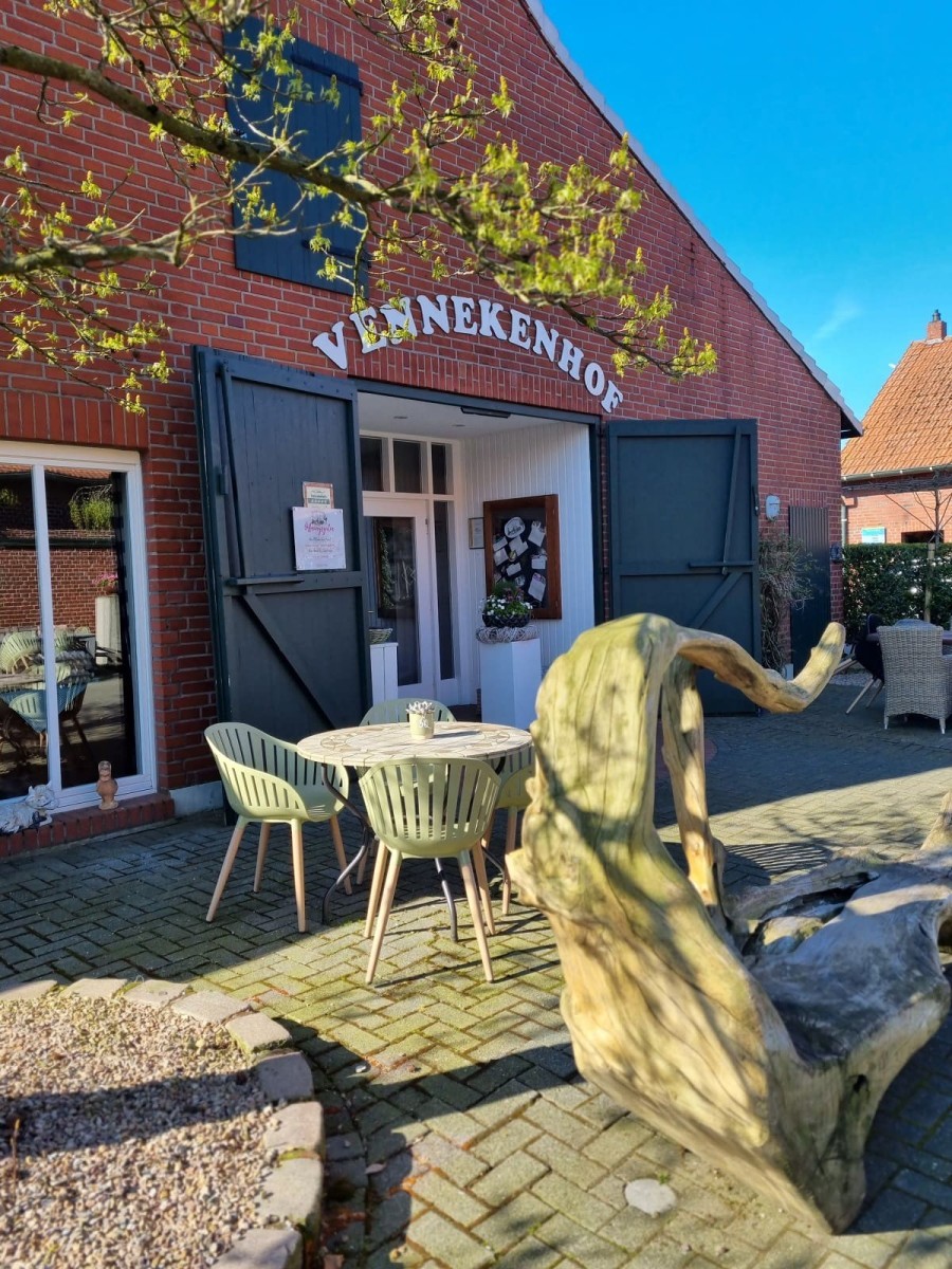 Biergarten und Lädchen des Vennekenhofs